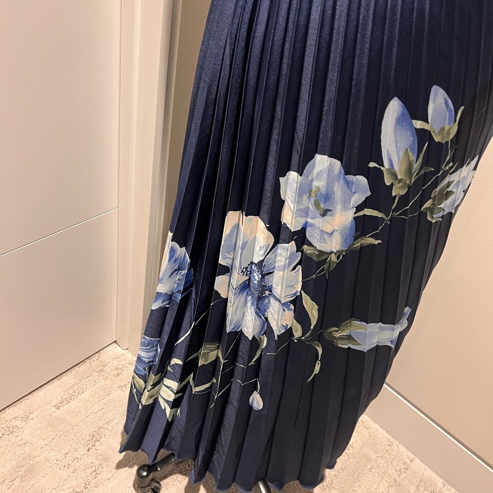 Abercrombie & Fitch One-Shoulder Dress in Navy with Floral Design - Picture 4 of 5